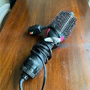 REVLON one-step hair dryer and blow dryer brush volumizer